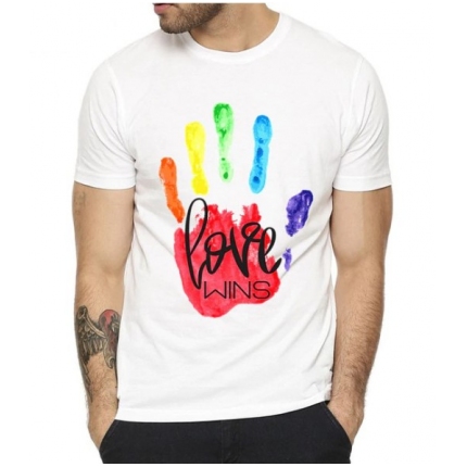 T-Shirt Mão Rainbow Love Wins T-Shirt Mão Rainbow Love Wins