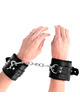 kink - muÑequeras forradas con agujeros cuadrados negro y correa negro ajustable 17-29 cm x 6 cm